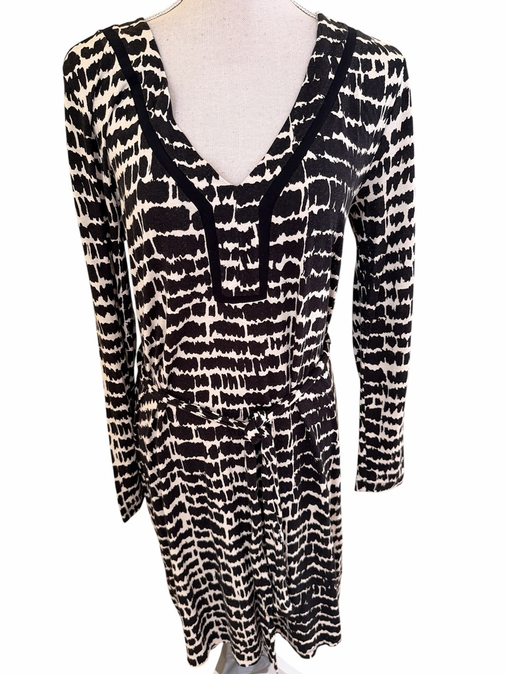 Three Dots Black/Cream Patterned Jersey Knit V-Neck Long Sleeve Sheath Dress L
